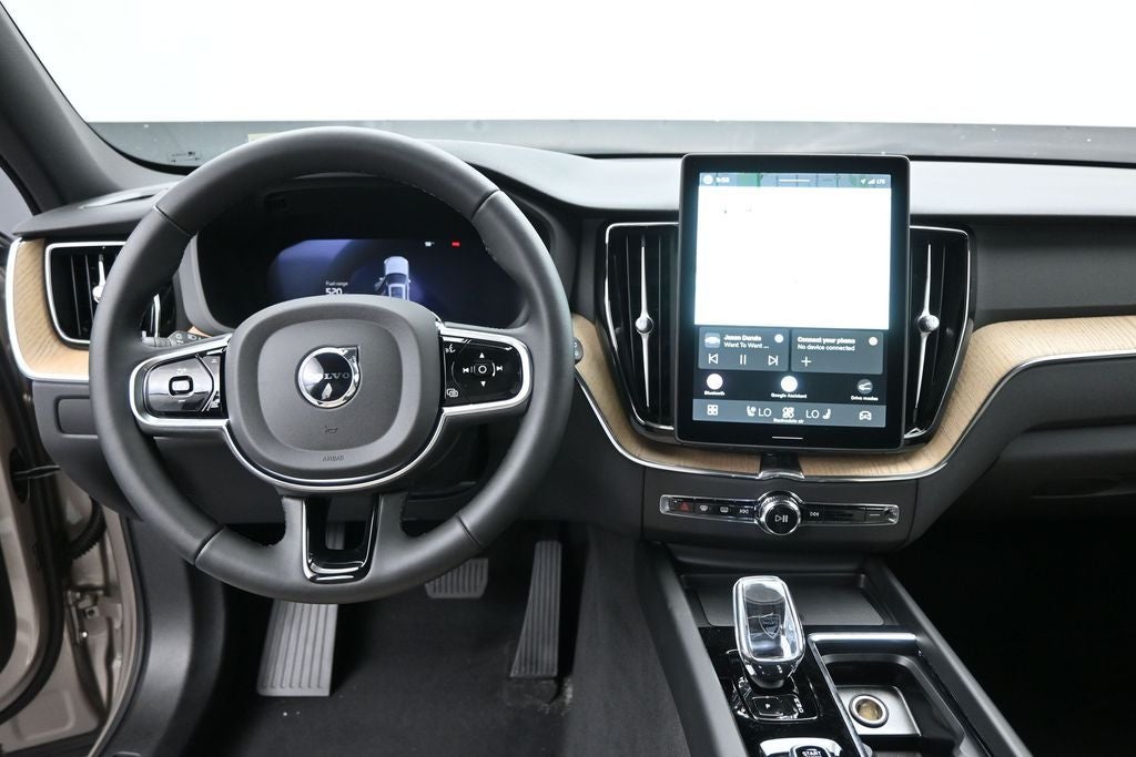 2026 Volvo XC60 B5 Plus