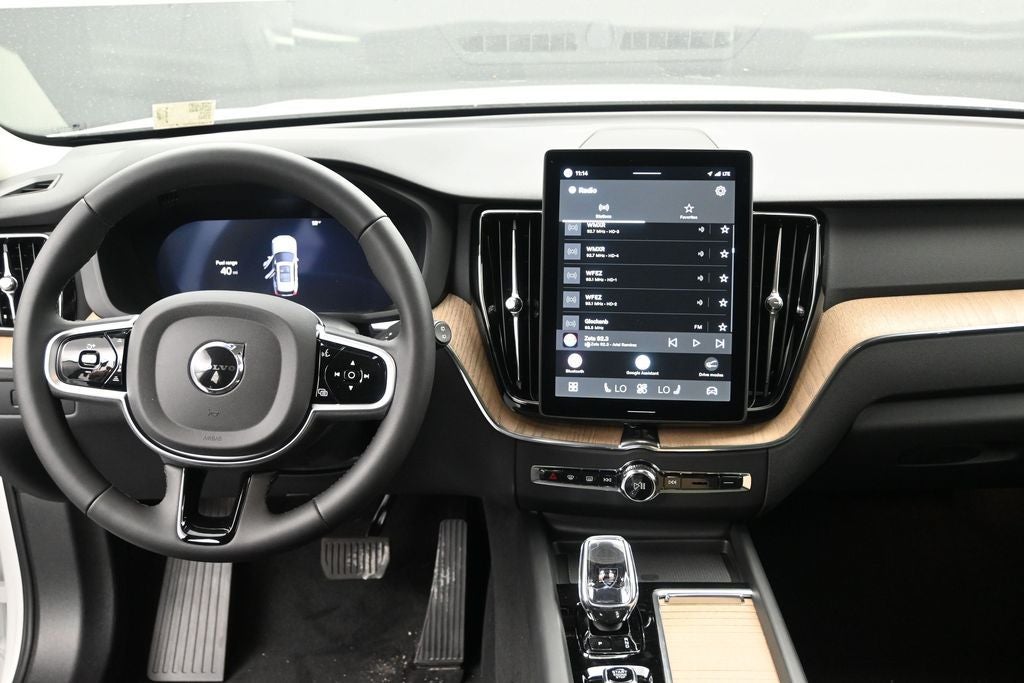 2026 Volvo XC60 B5 Plus