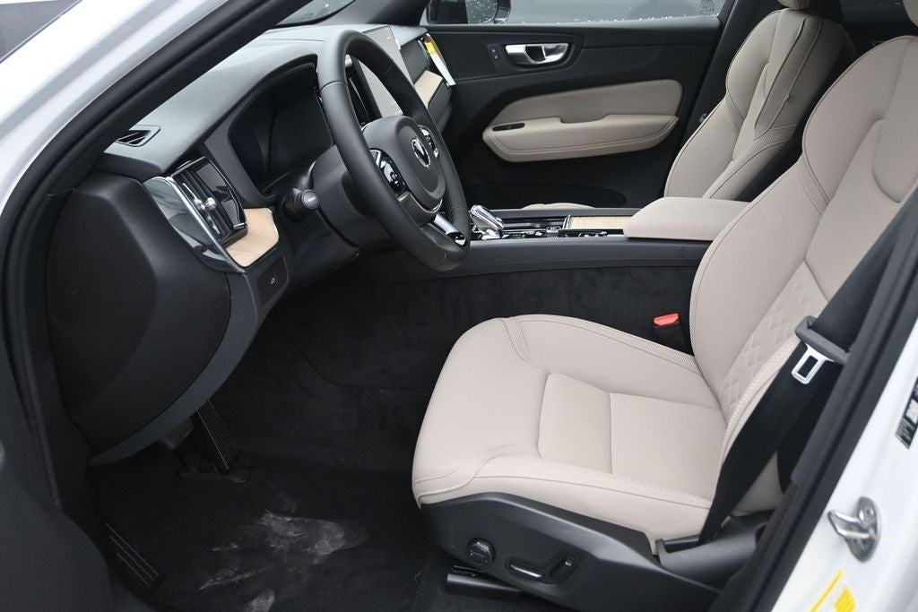 2026 Volvo XC60 B5 Plus