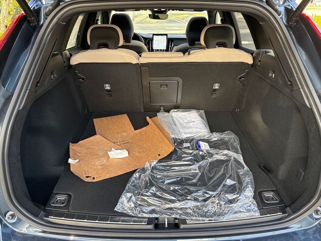 2026 Volvo XC60 B5 Plus