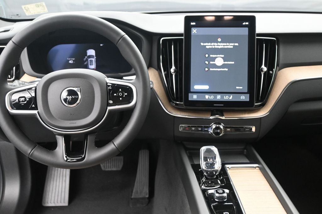 2026 Volvo XC60 B5 Plus