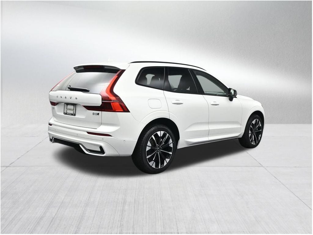2026 Volvo XC60 B5 Plus