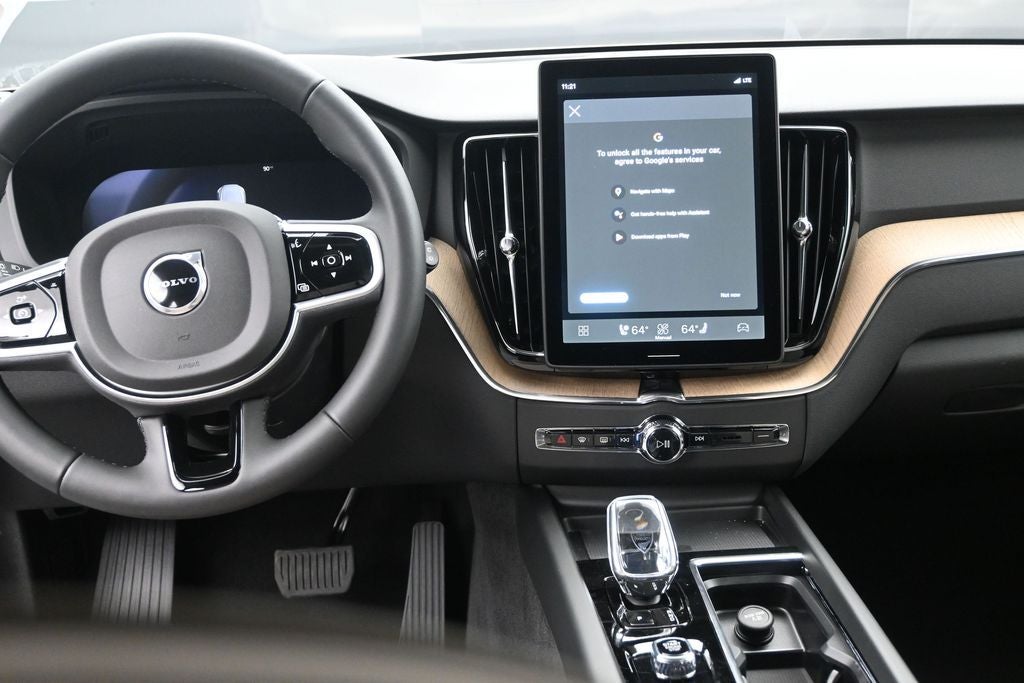 2026 Volvo XC60 B5 Plus