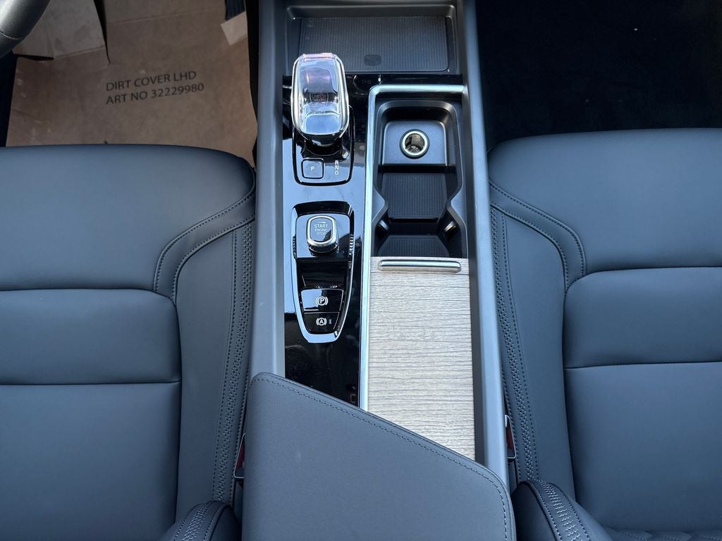 2026 Volvo XC60 B5 Plus