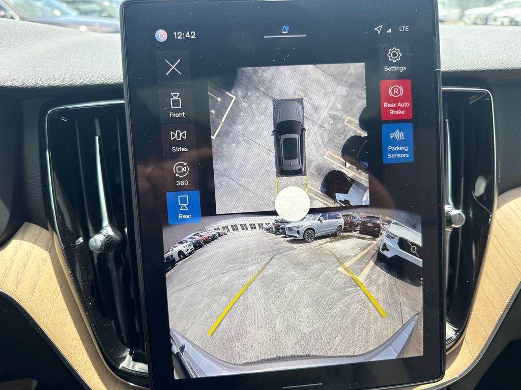 2026 Volvo XC60 B5 Plus