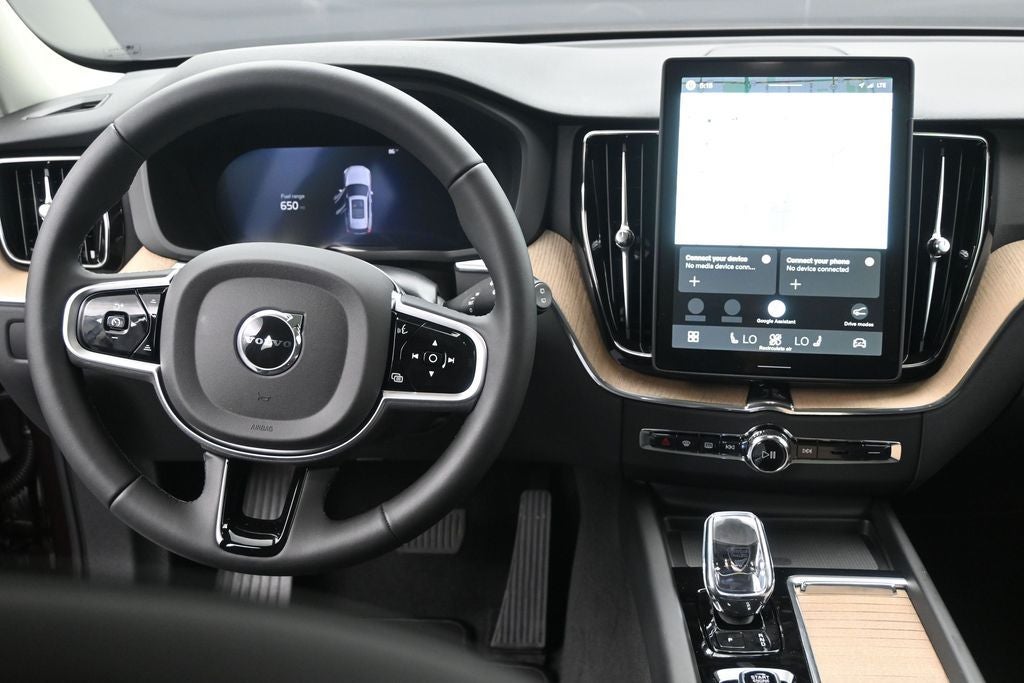 2026 Volvo XC60 B5 Plus