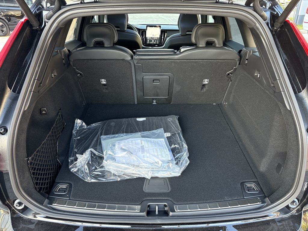 2026 Volvo XC60 B5 Ultra Black Edition