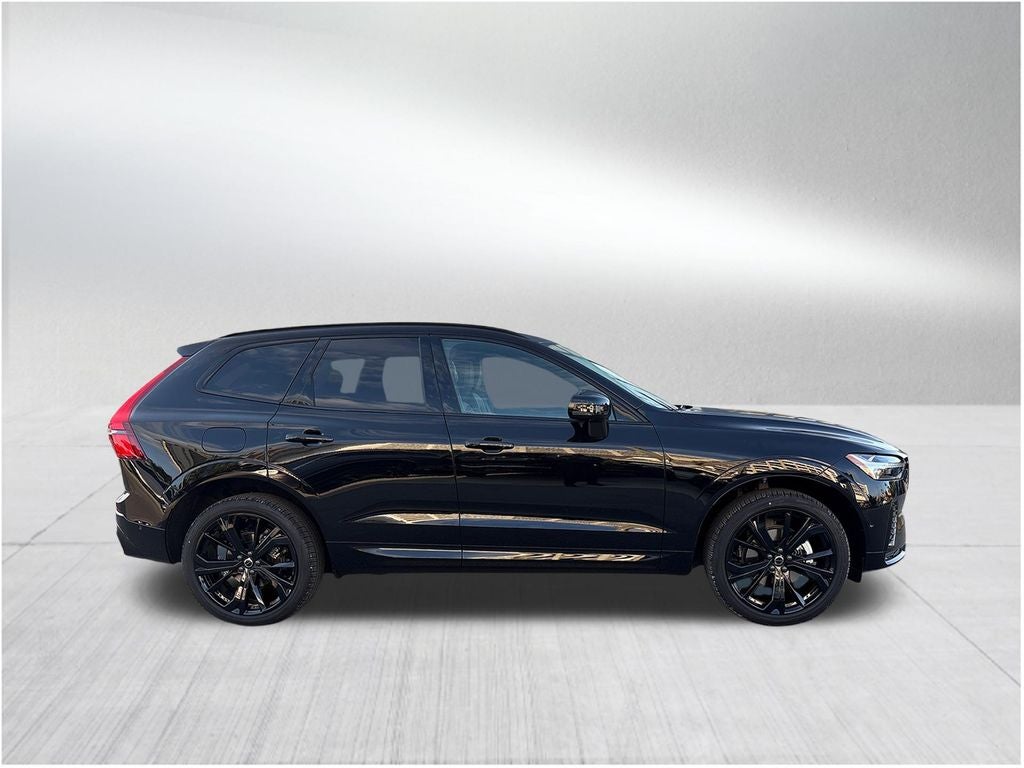 2026 Volvo XC60 B5 Ultra Black Edition