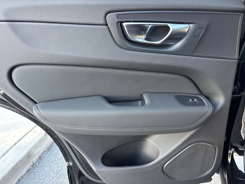 2026 Volvo XC60 B5 Ultra Black Edition