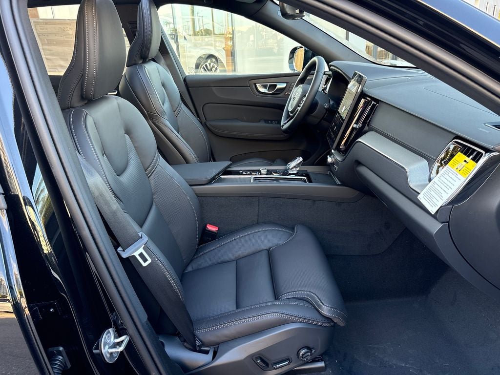 2026 Volvo XC60 B5 Ultra Black Edition