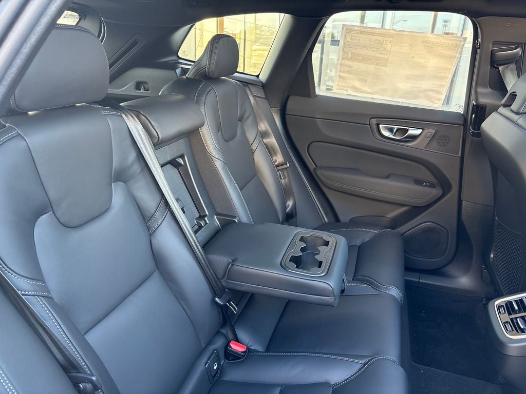 2026 Volvo XC60 B5 Ultra Black Edition