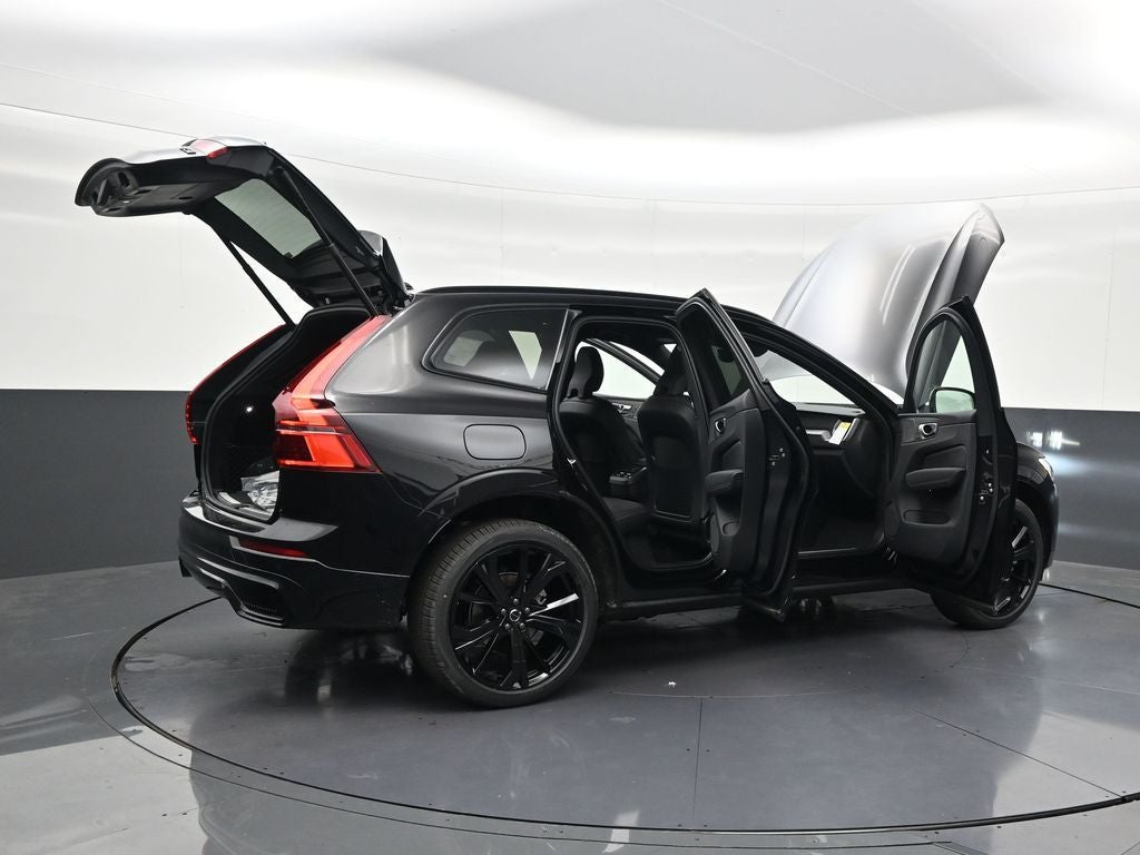 2026 Volvo XC60 B5 Ultra Black Edition