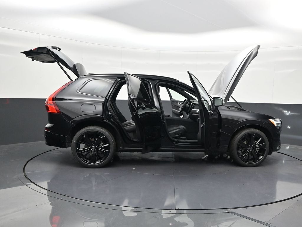 2026 Volvo XC60 B5 Ultra Black Edition