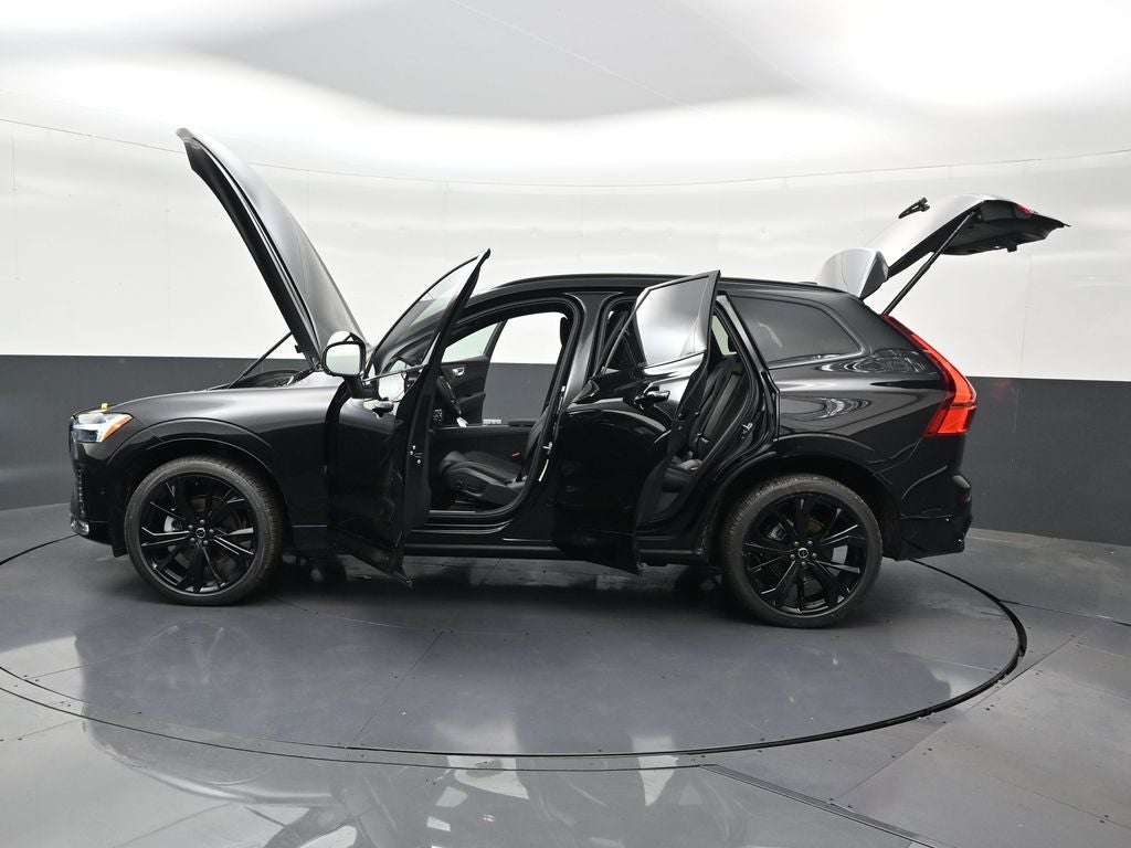 2026 Volvo XC60 B5 Ultra Black Edition