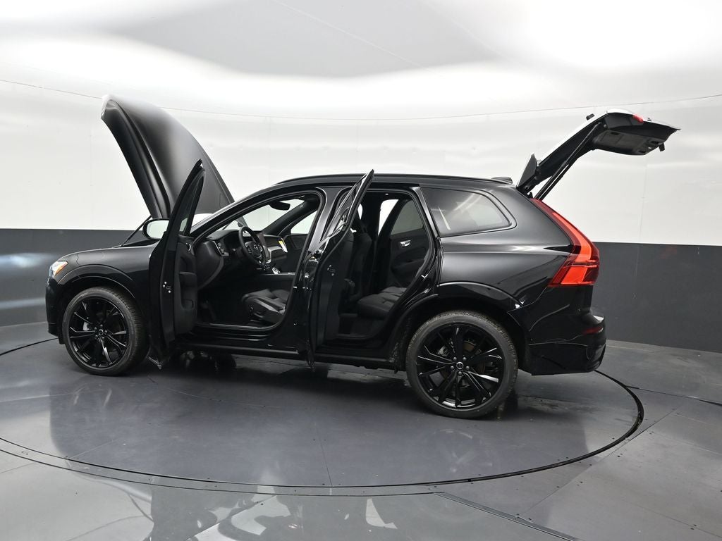 2026 Volvo XC60 B5 Ultra Black Edition