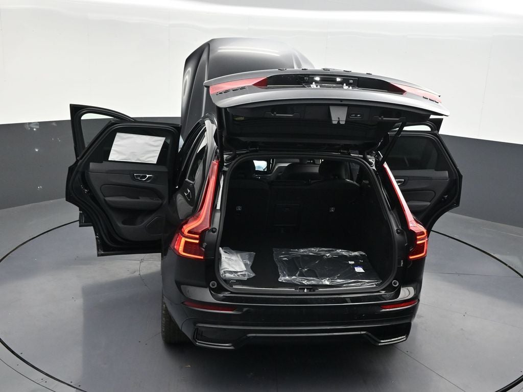 2026 Volvo XC60 B5 Ultra Black Edition
