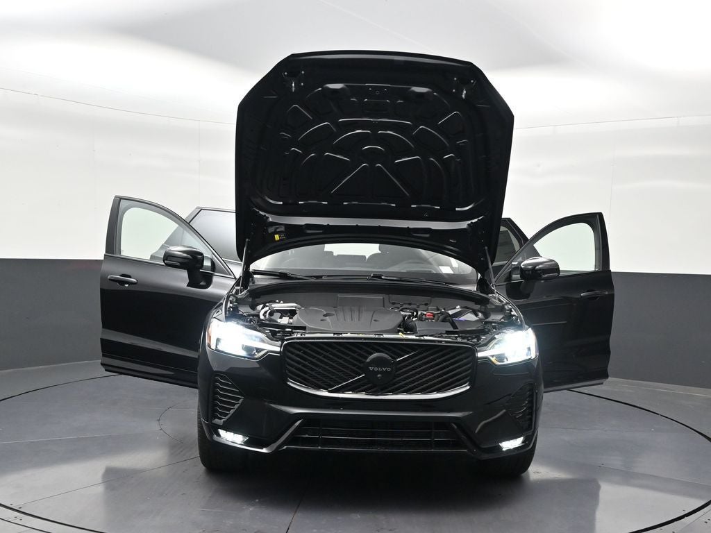 2026 Volvo XC60 B5 Ultra Black Edition