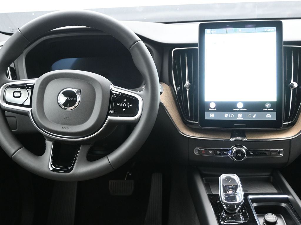 2026 Volvo XC60 B5 Core