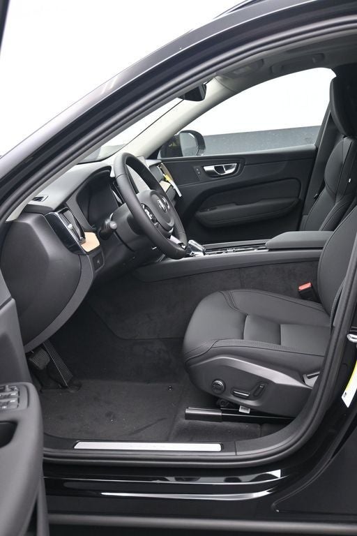 2026 Volvo XC60 B5 Core