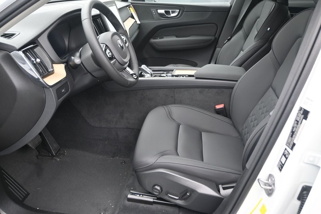 2026 Volvo XC60 B5 Core