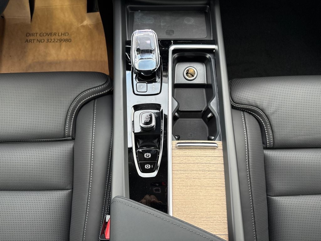 2026 Volvo XC60 B5 Ultra