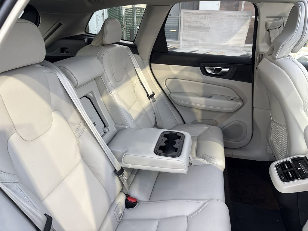 2026 Volvo XC60 B5 Ultra