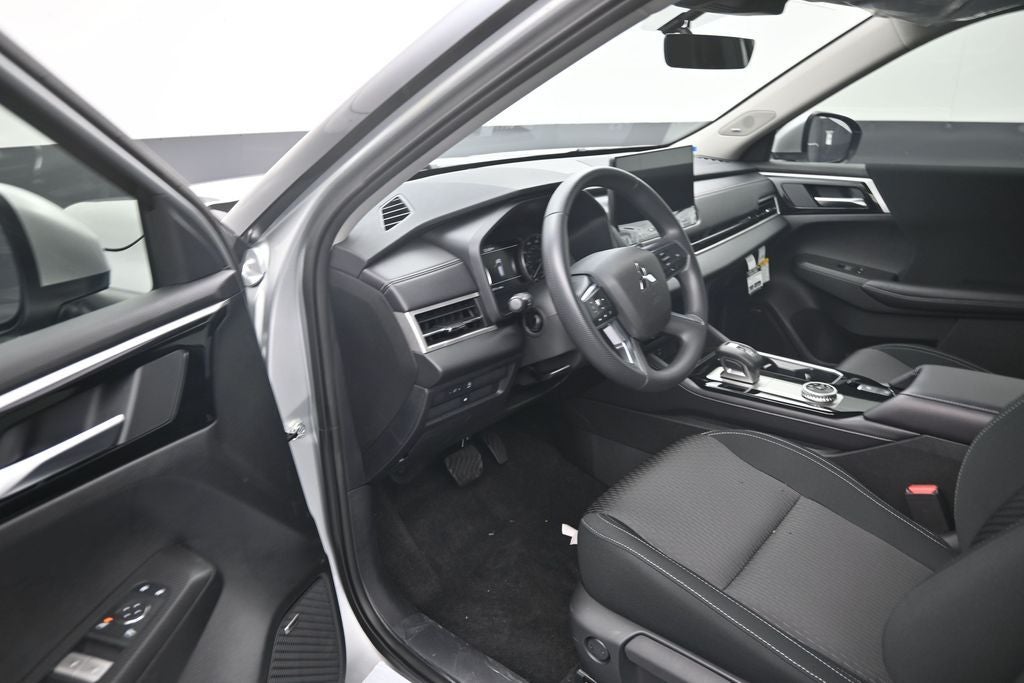 2026 Mitsubishi Outlander ES