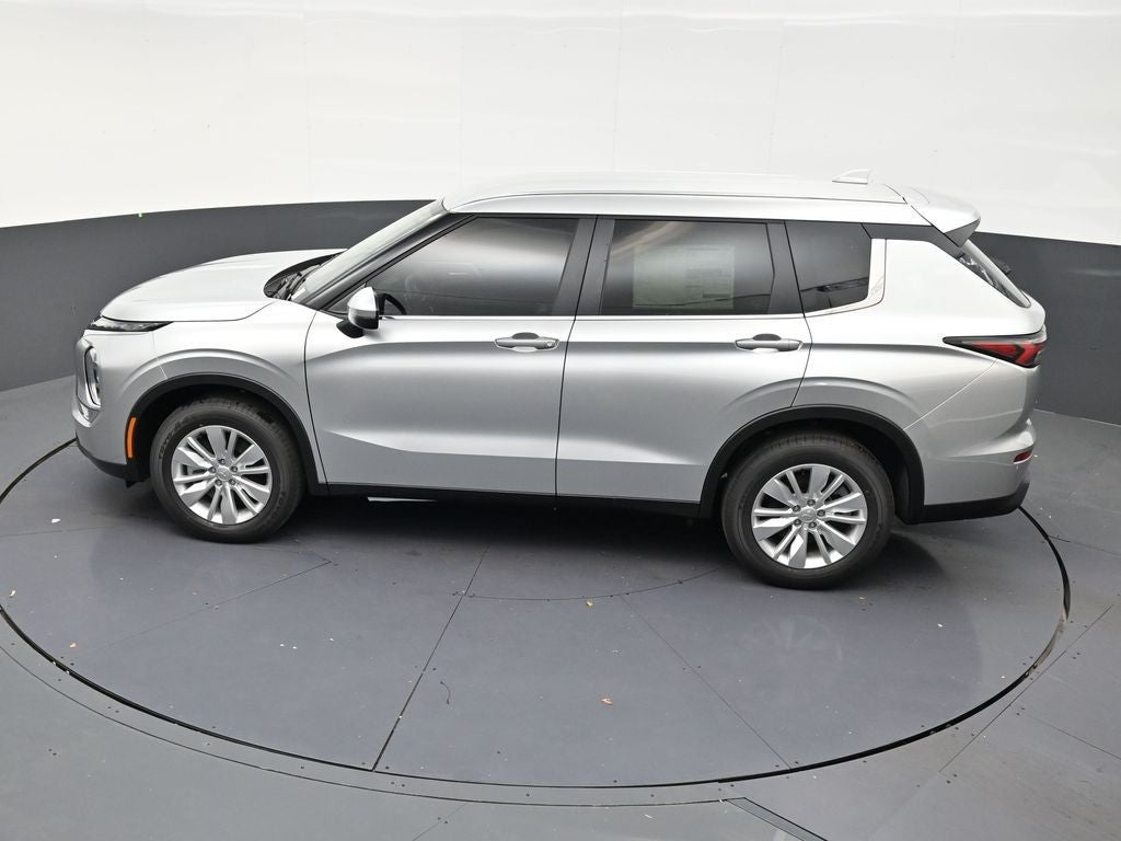 2026 Mitsubishi Outlander ES