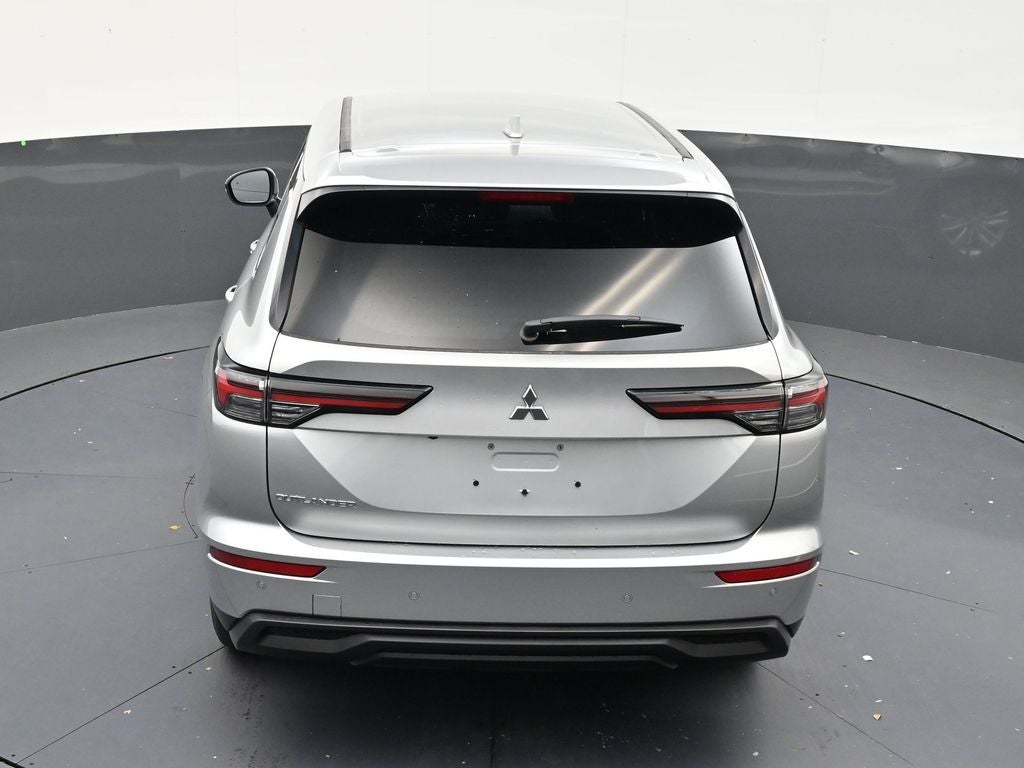 2026 Mitsubishi Outlander ES