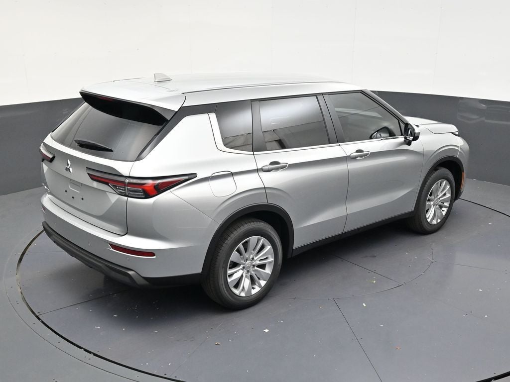 2026 Mitsubishi Outlander ES