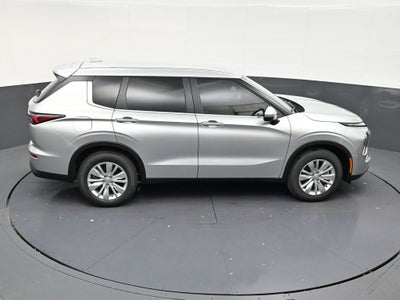 2026 Mitsubishi Outlander ES