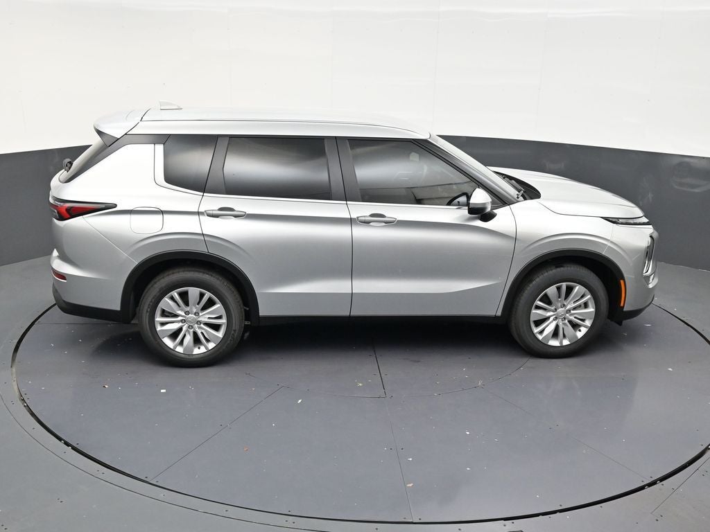 2026 Mitsubishi Outlander ES