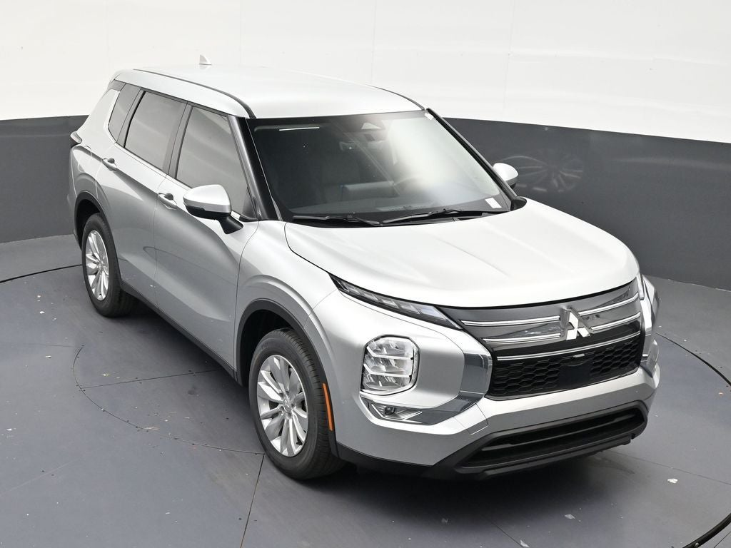 2026 Mitsubishi Outlander ES