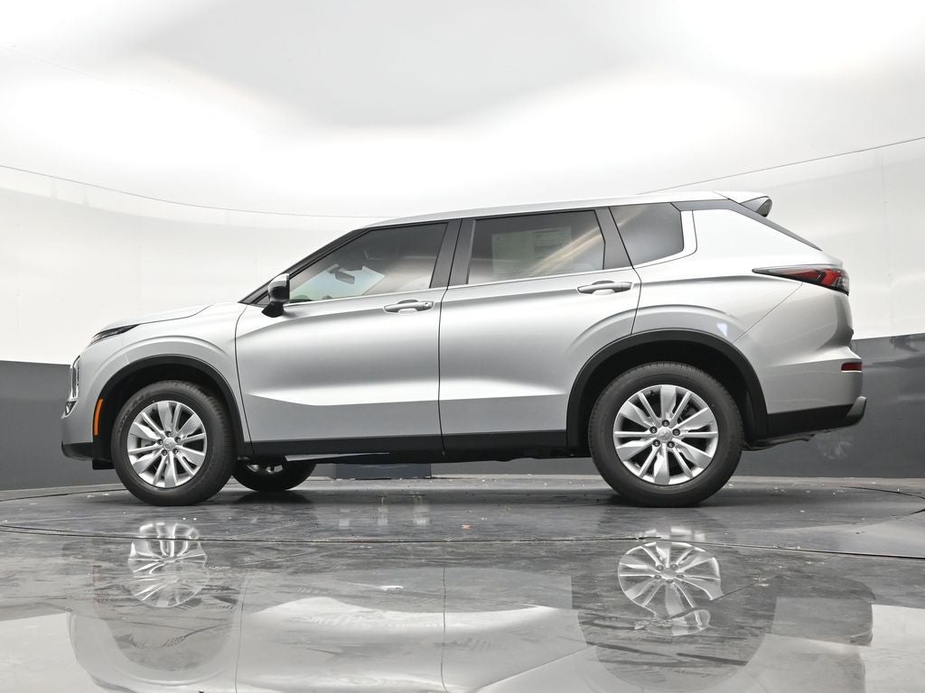 2026 Mitsubishi Outlander ES