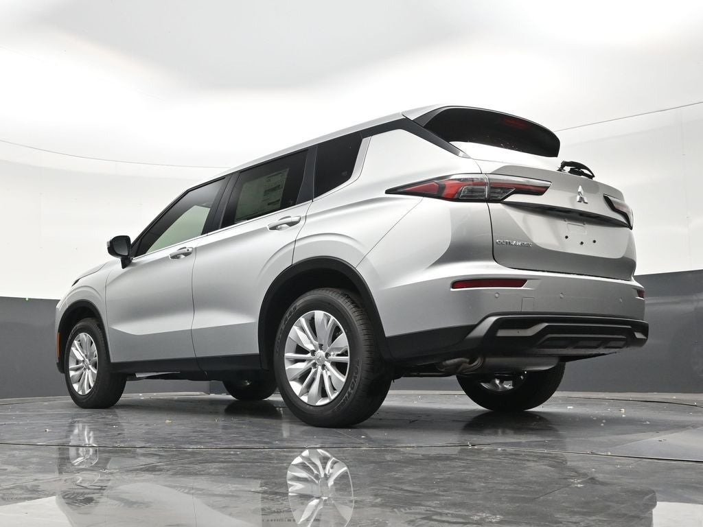 2026 Mitsubishi Outlander ES