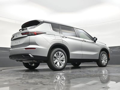 2026 Mitsubishi Outlander ES