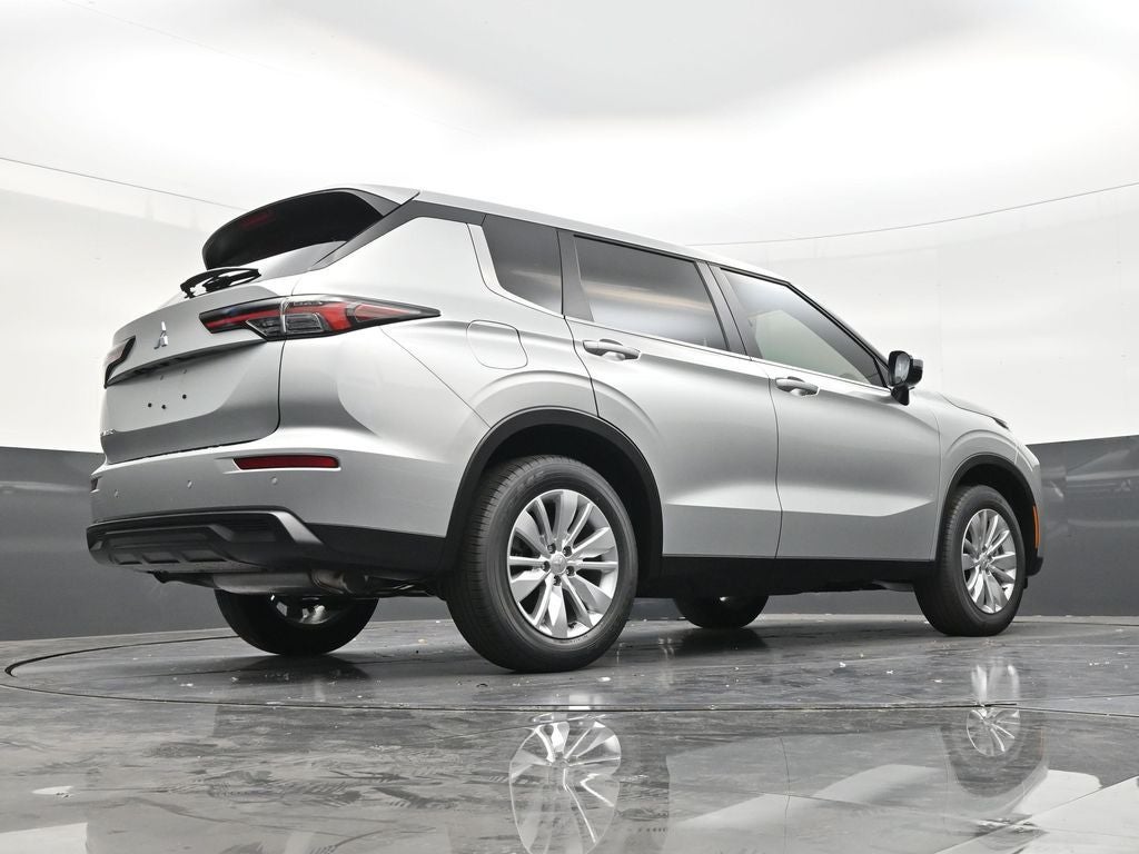 2026 Mitsubishi Outlander ES