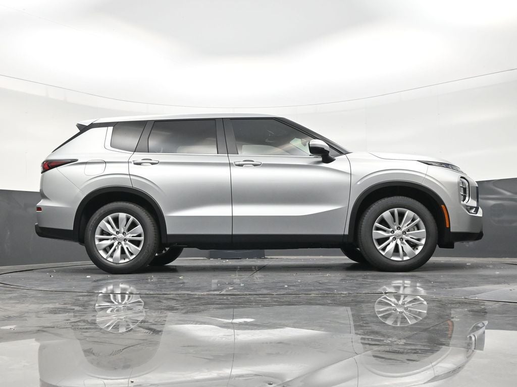 2026 Mitsubishi Outlander ES