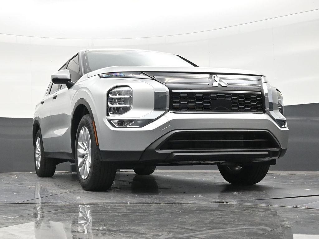 2026 Mitsubishi Outlander ES
