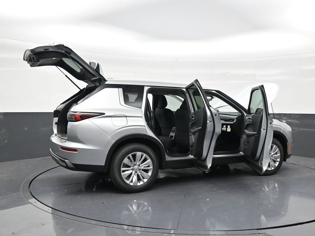2026 Mitsubishi Outlander ES