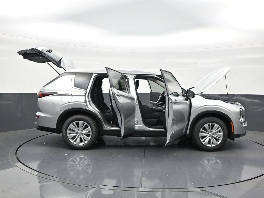 2026 Mitsubishi Outlander ES