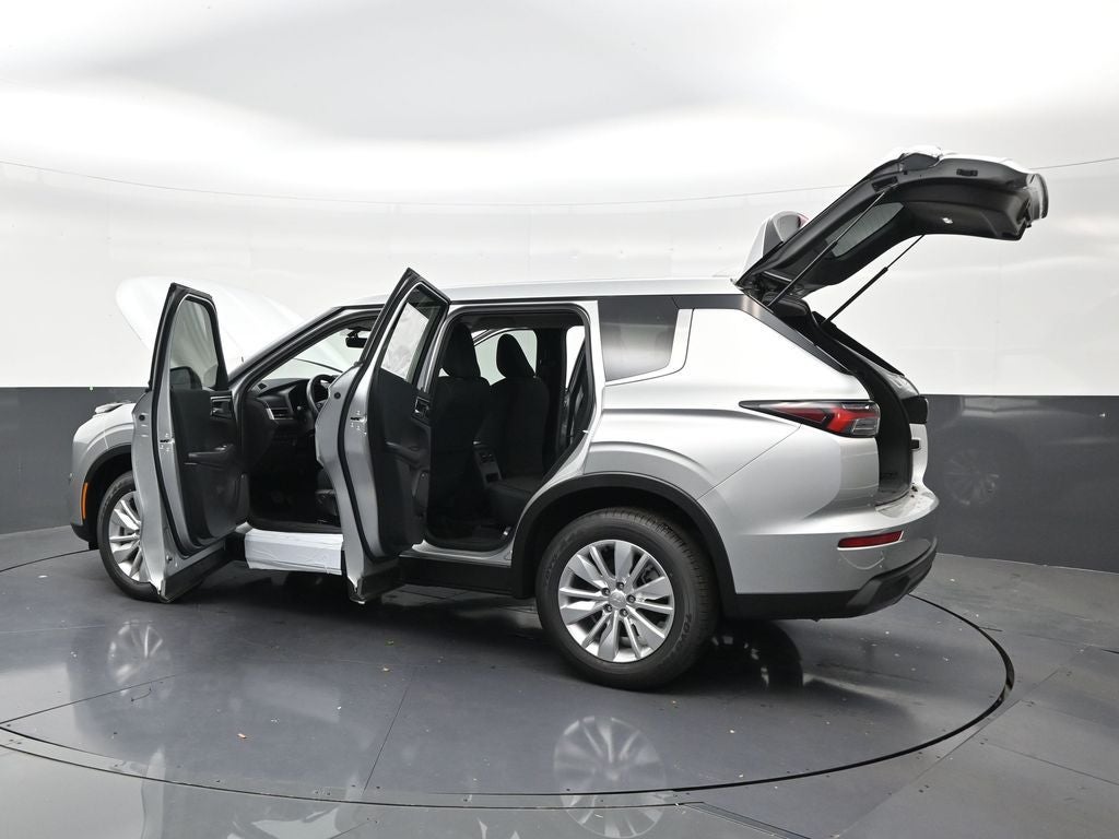 2026 Mitsubishi Outlander ES