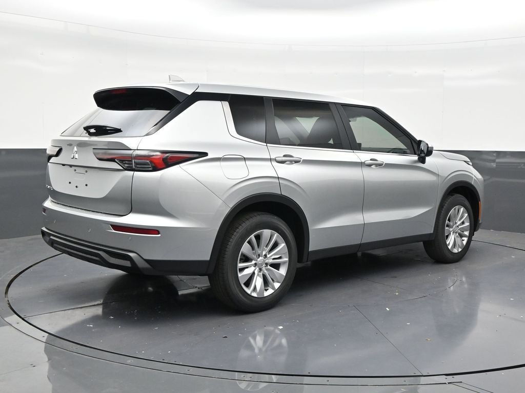 2026 Mitsubishi Outlander ES
