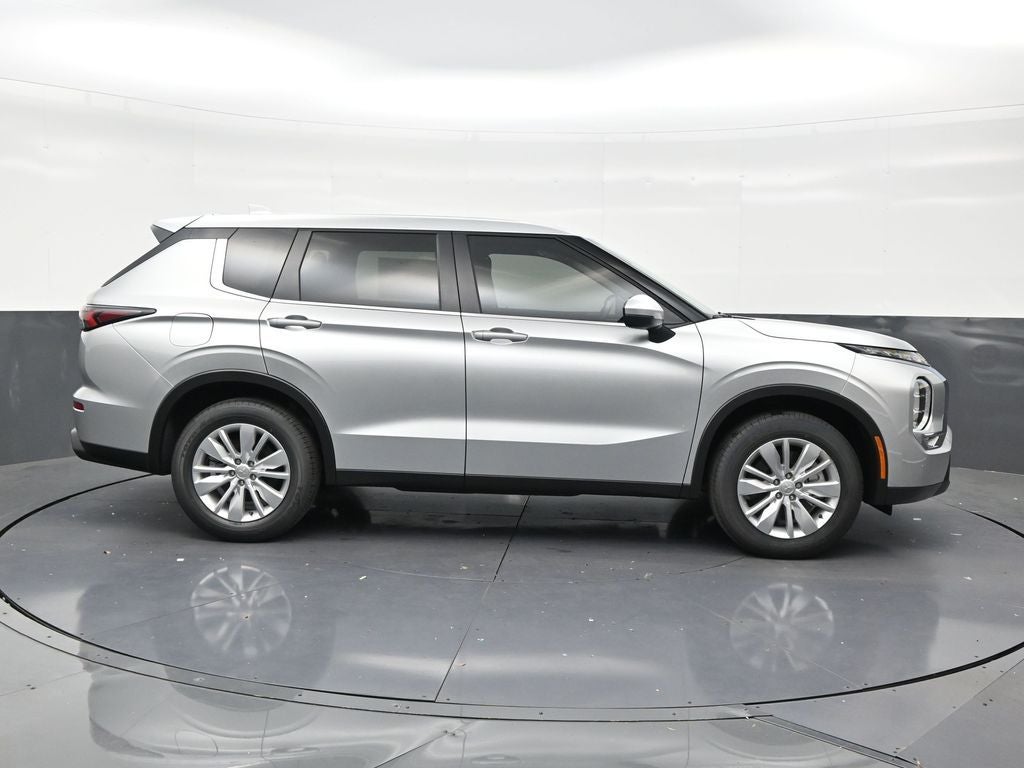 2026 Mitsubishi Outlander ES