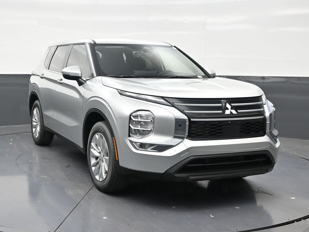 2026 Mitsubishi Outlander ES