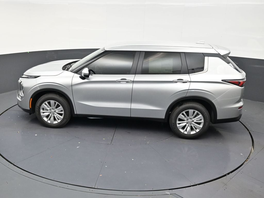 2026 Mitsubishi Outlander ES