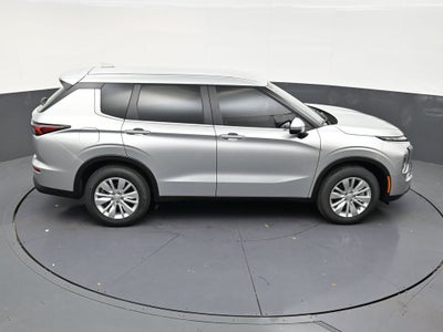 2026 Mitsubishi Outlander ES