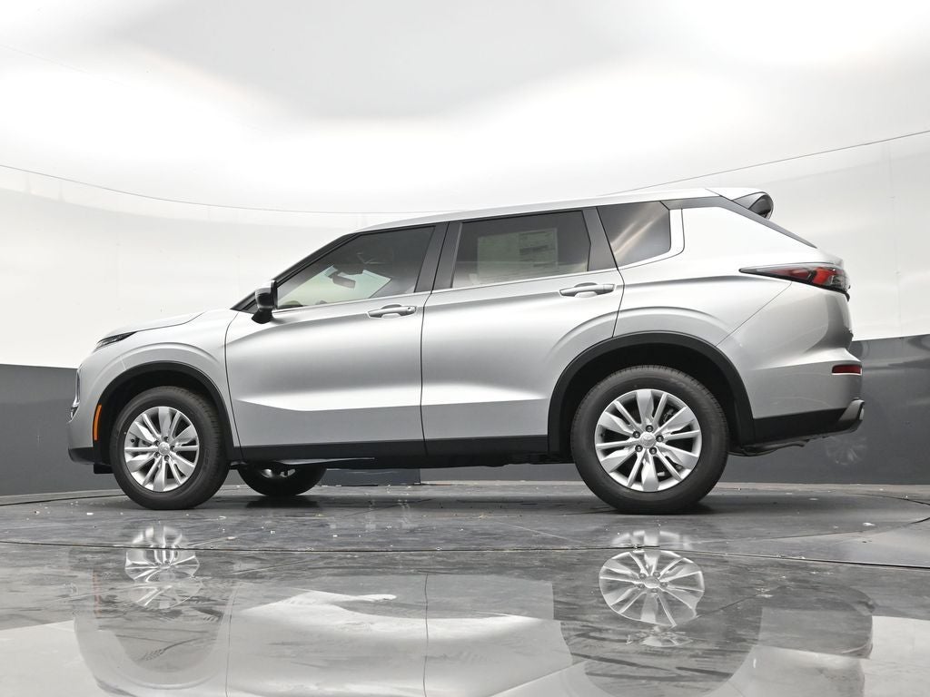 2026 Mitsubishi Outlander ES
