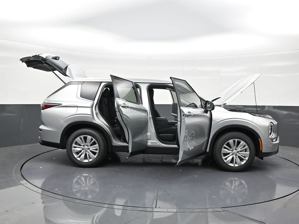2026 Mitsubishi Outlander ES