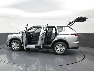 2026 Mitsubishi Outlander ES